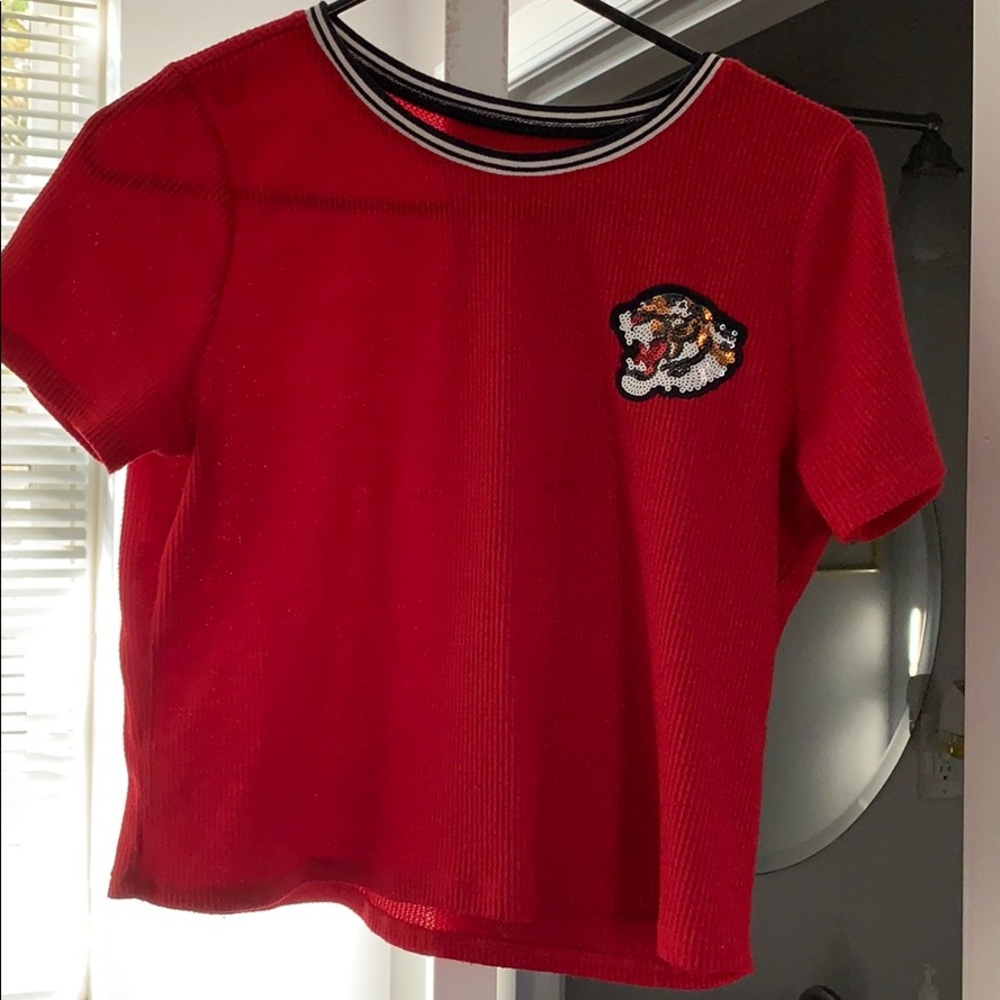 Women’s short sleeve crop top